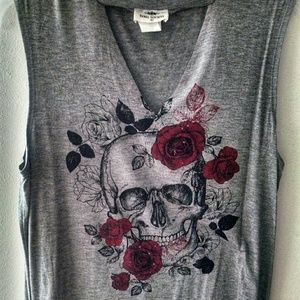 A grey tank with a detailed skull with roses